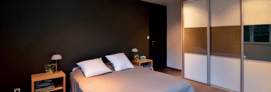 Plafond tendu acoustique dans une chambre